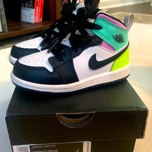 Kids Jordan MID 1